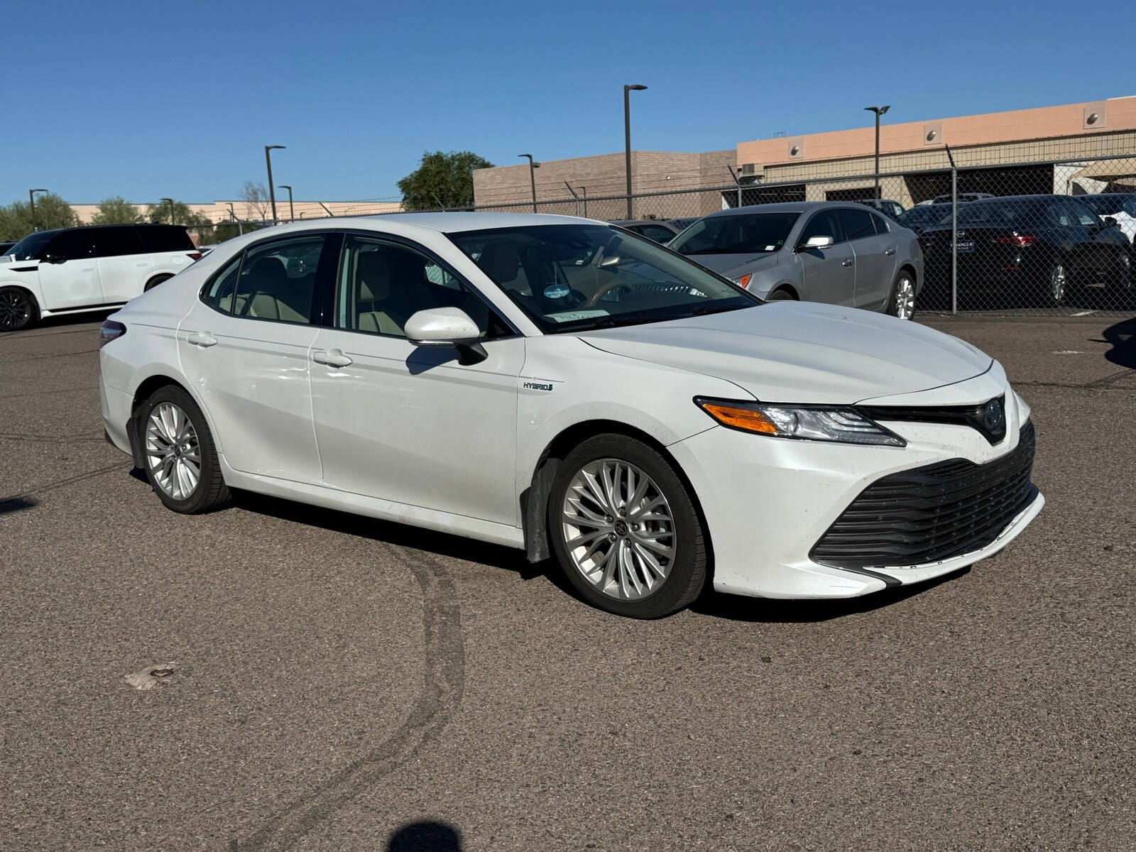 2020 Toyota Camry Hybrid XLE photo 2