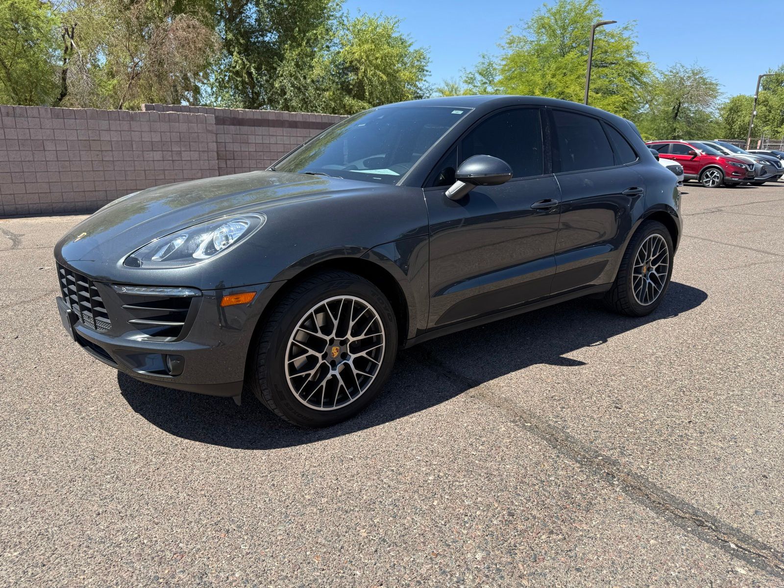 2018 Porsche Macan Sport Edition's photo