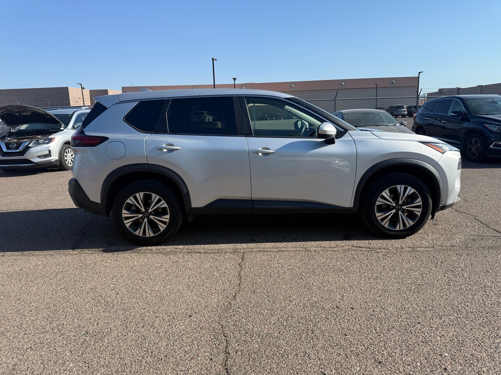 2023 Nissan Rogue SV photo 4