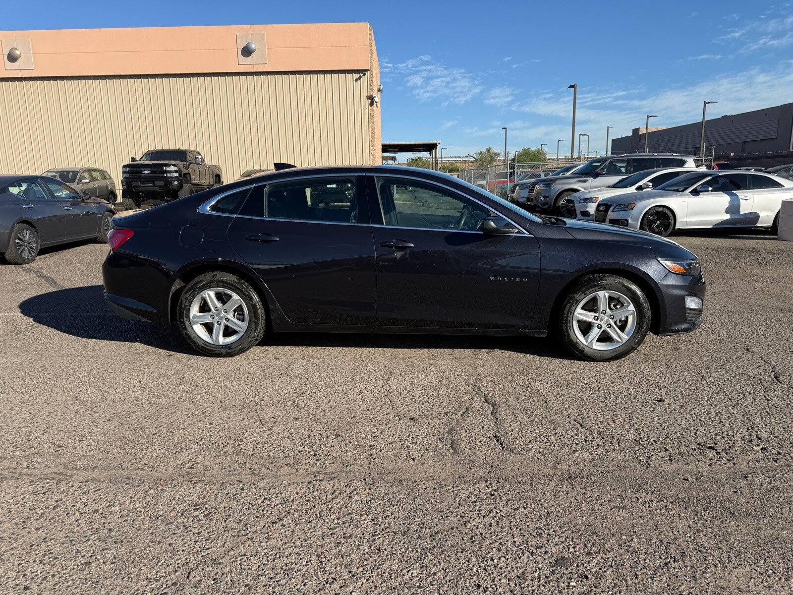 2022 Chevrolet Malibu 1LT photo 2
