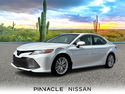 2020 Toyota Camry Hybrid XLE Sedan