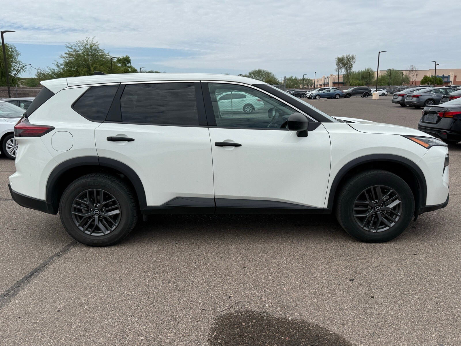 2024 Nissan Rogue S photo 2
