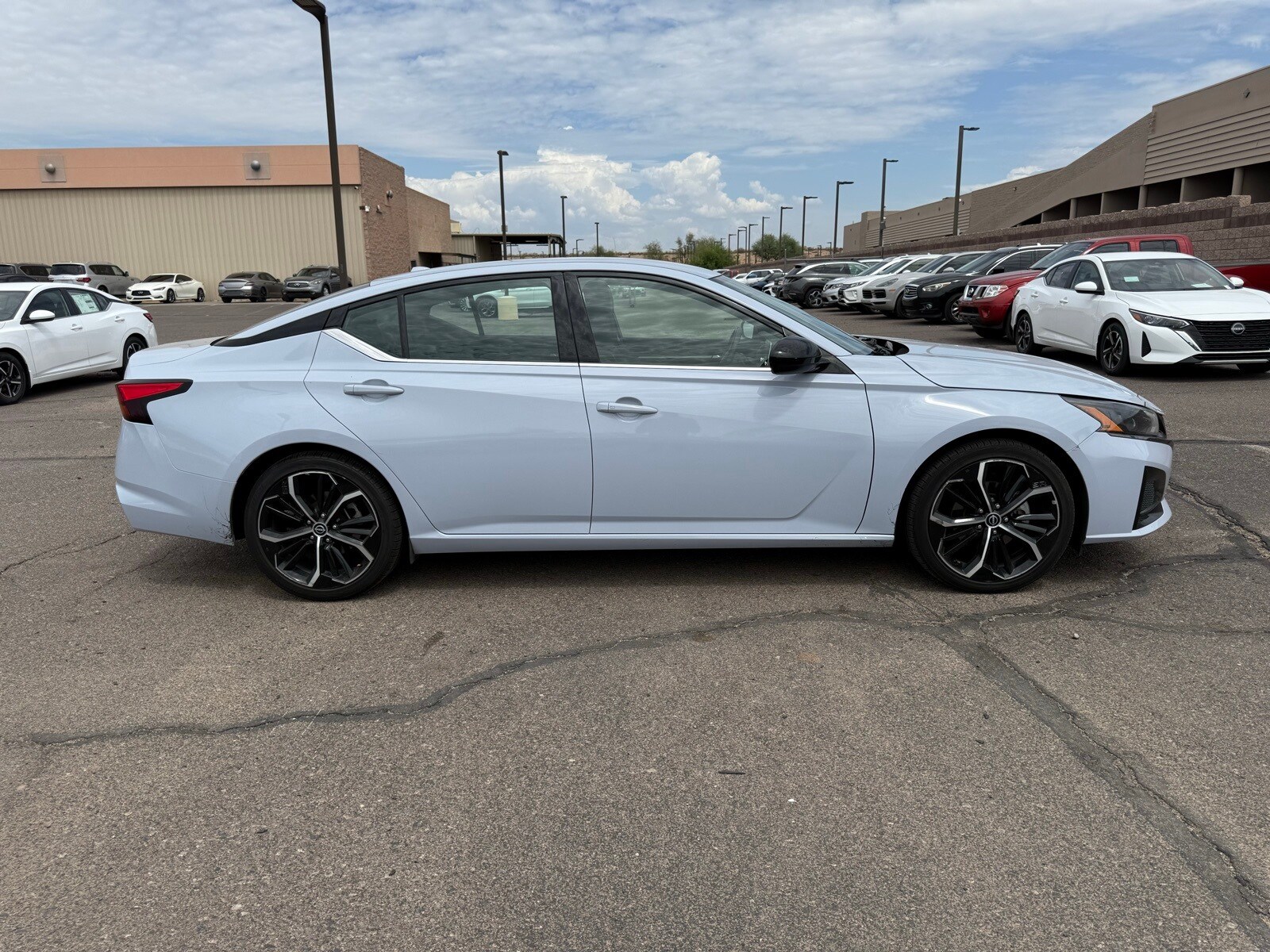 2023 Nissan Altima 2.5 SR photo 4