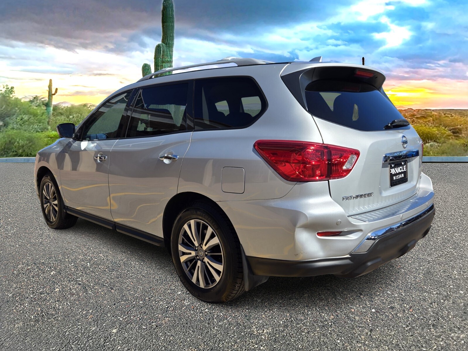 2020 Nissan Pathfinder SL photo 4