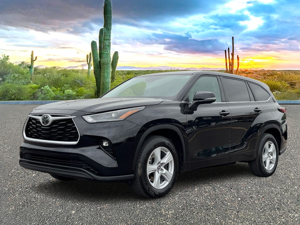 Used 2024 Toyota Highlander LE SUV