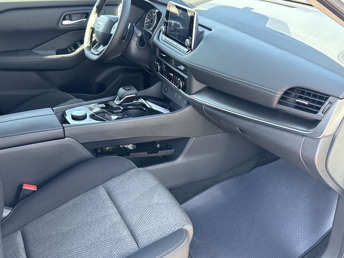 2026 Nissan Rogue SV - Photo 12