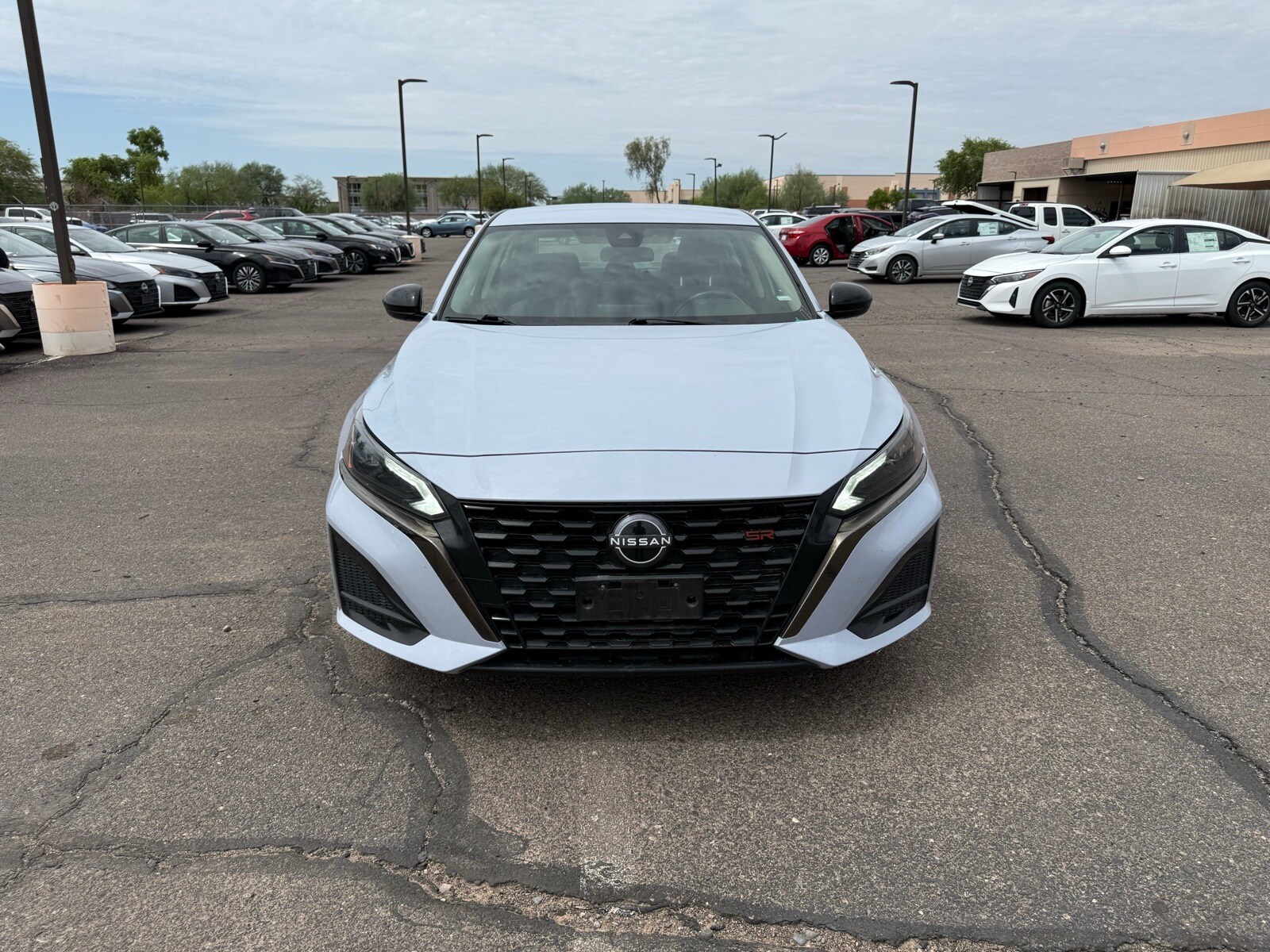 2023 Nissan Altima 2.5 SR photo 2