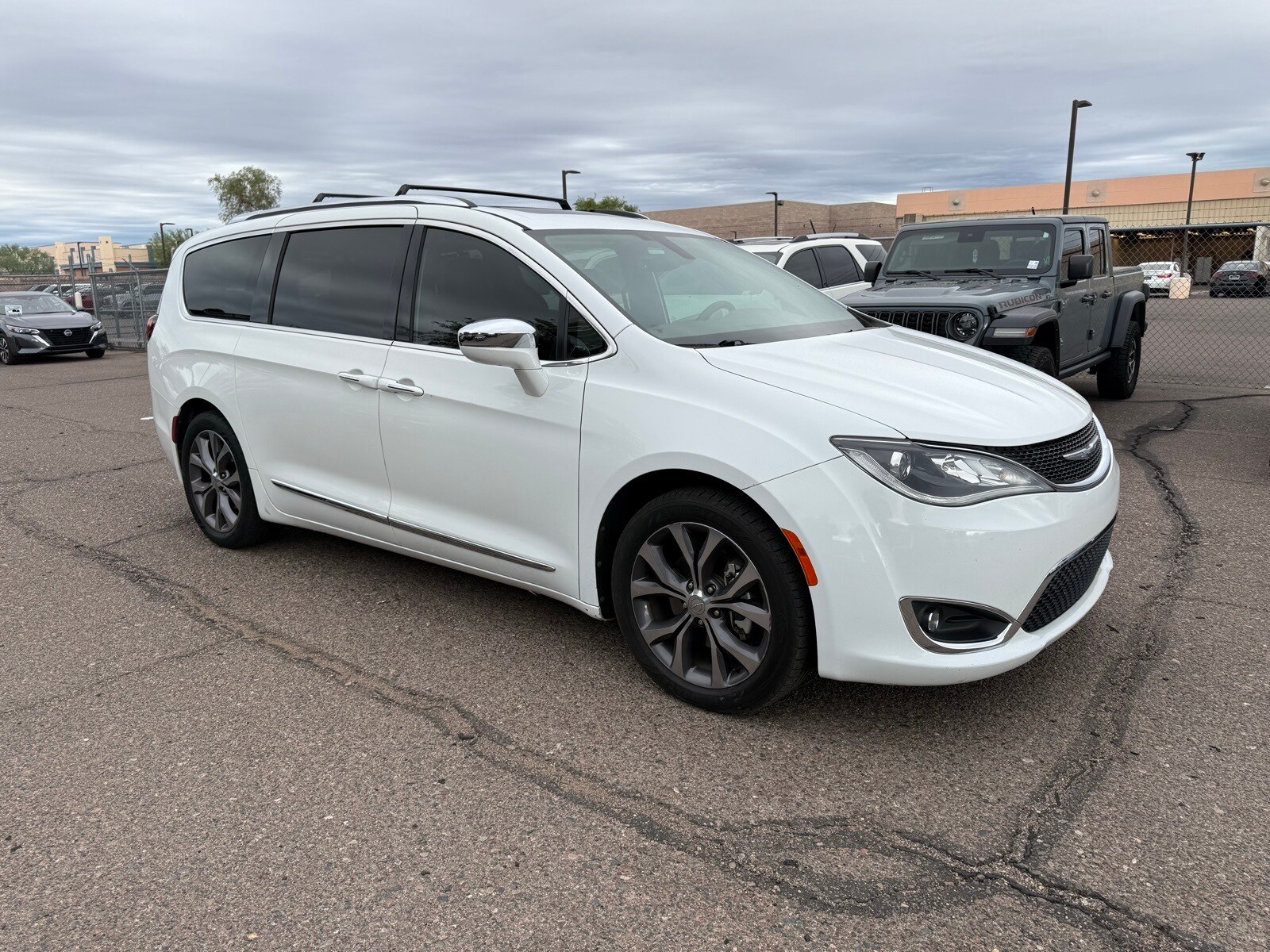 2018 Chrysler Pacifica Limited photo 2