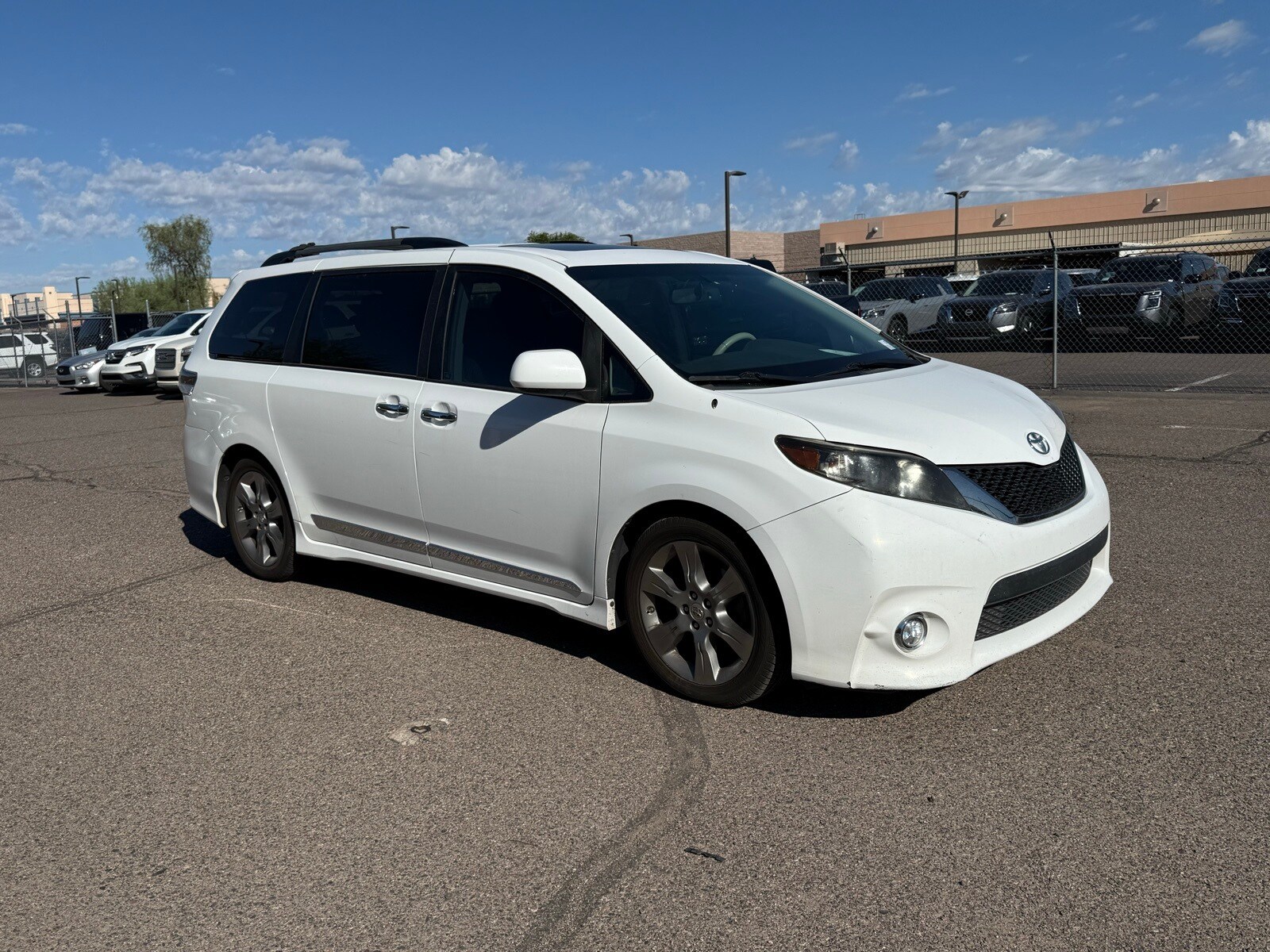 2014 Toyota Sienna SE photo 2