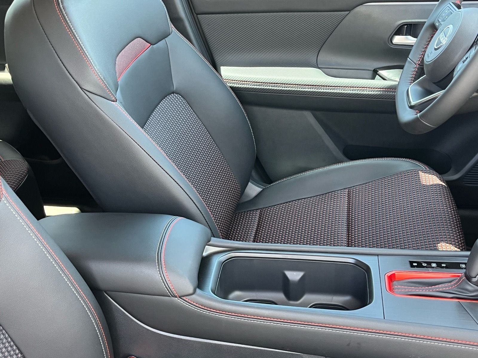 2026 Nissan KICKS SR - Photo 10