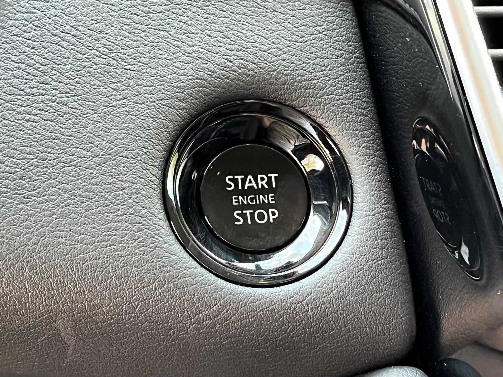 2026 Nissan Armada SV - Photo 22