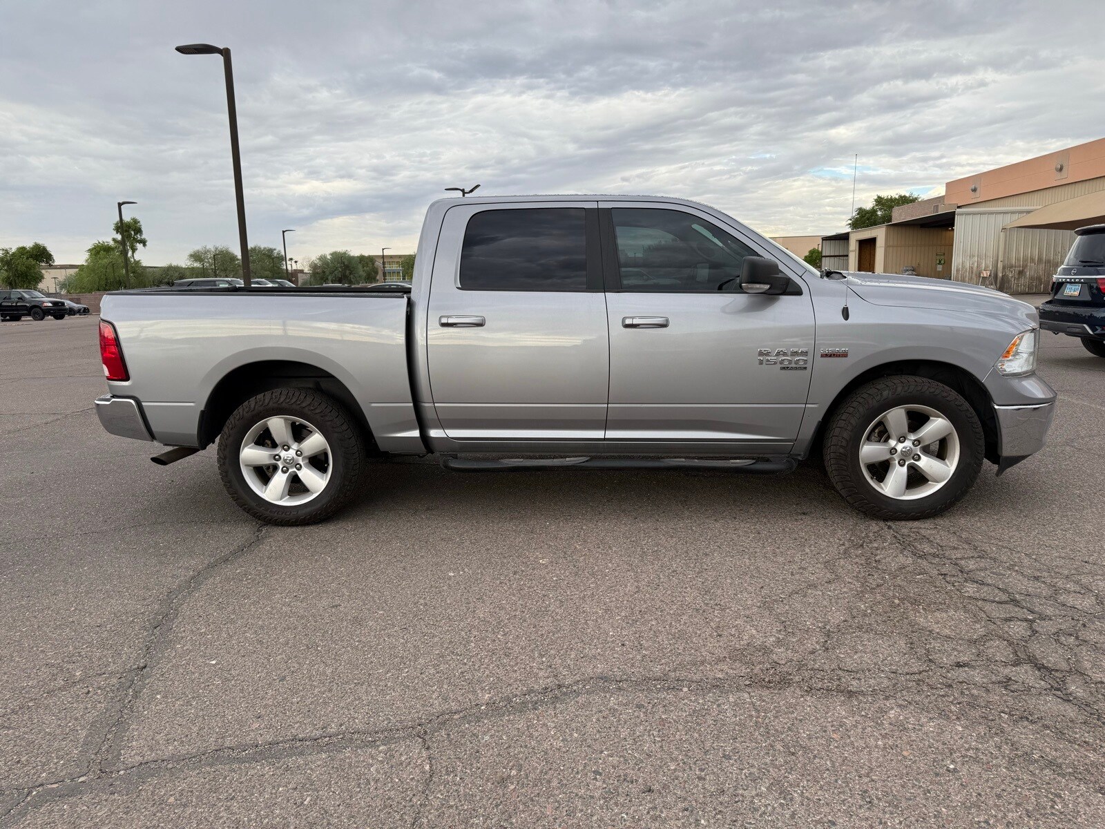 2019 Ram 1500 Classic SLT photo 4