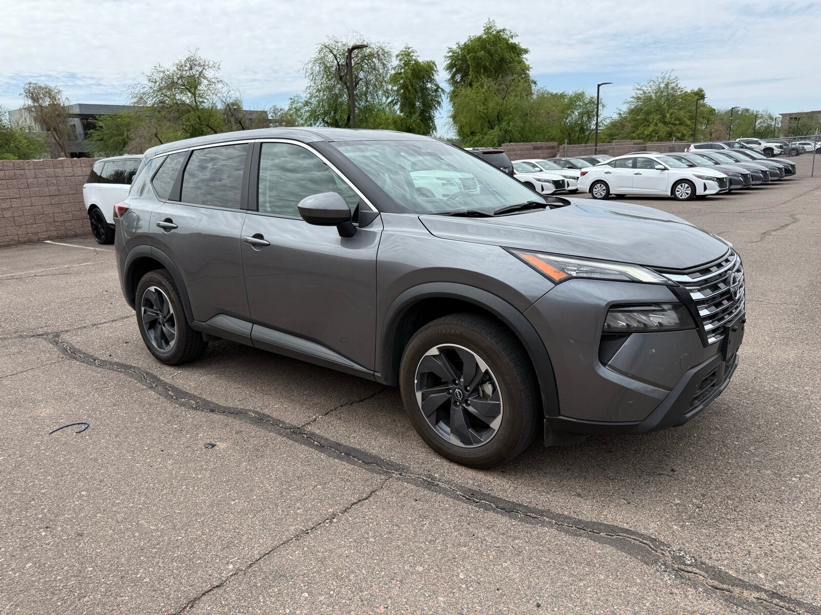 2024 Nissan Rogue SV photo 3