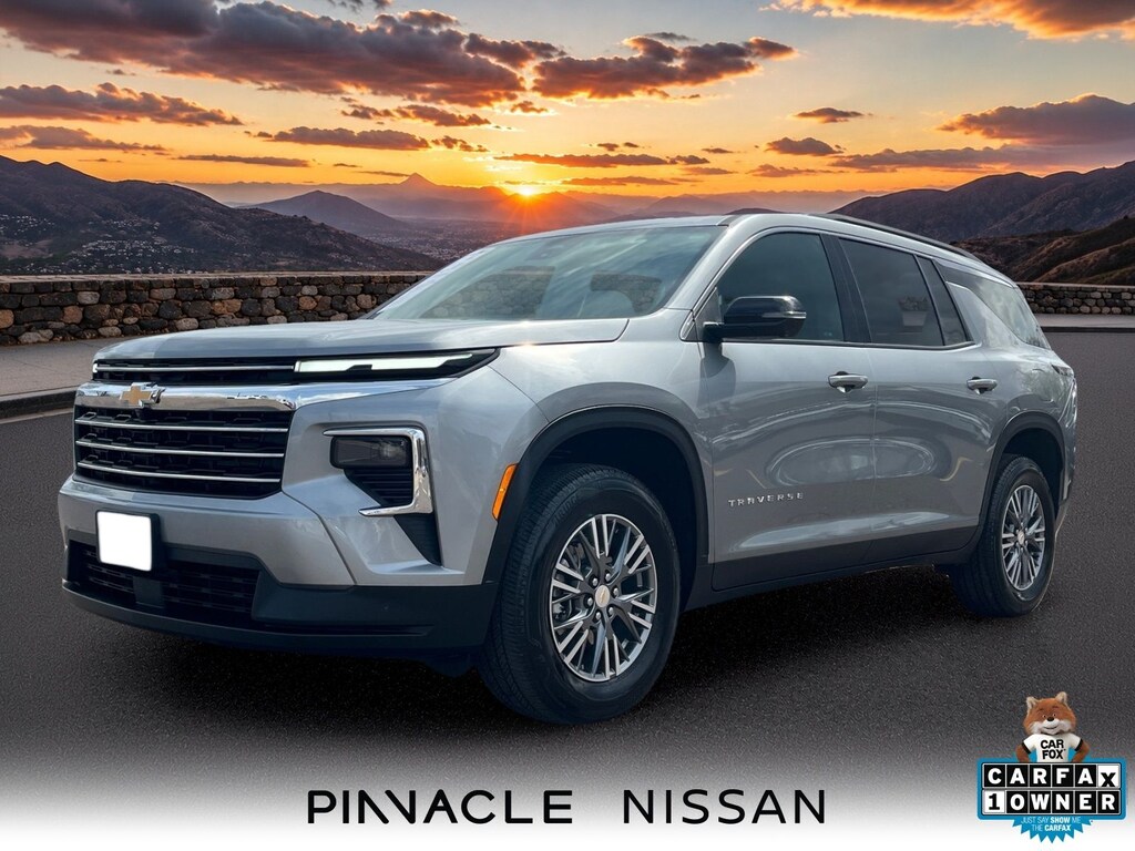 Used 2025 Chevrolet Traverse LT SUV