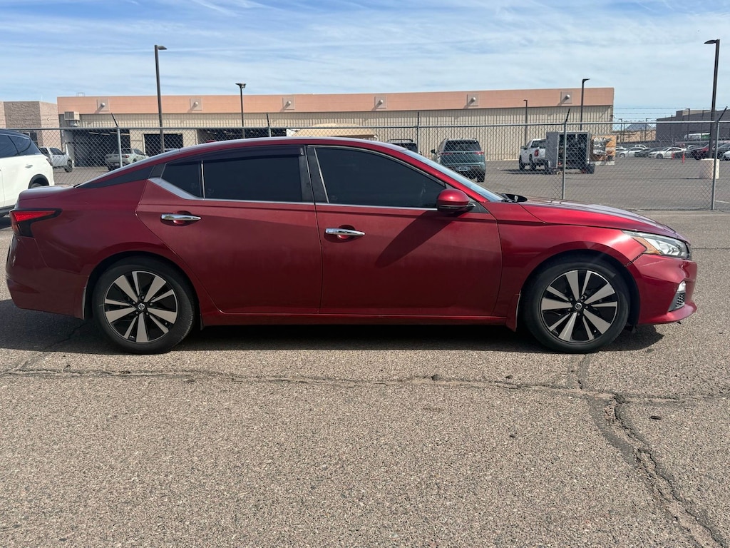 Used 2021 Nissan Altima 2.5 SV Sedan