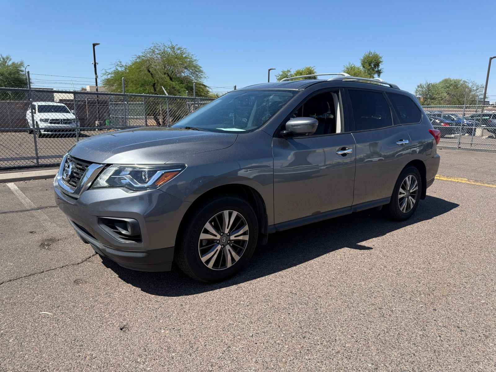 2020 Nissan Pathfinder SL 4WD's photo