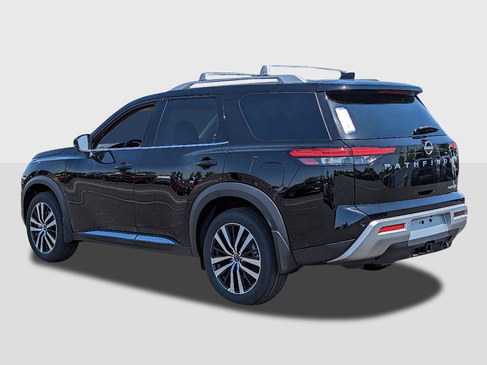 2025 Nissan Pathfinder Platinum photo 2