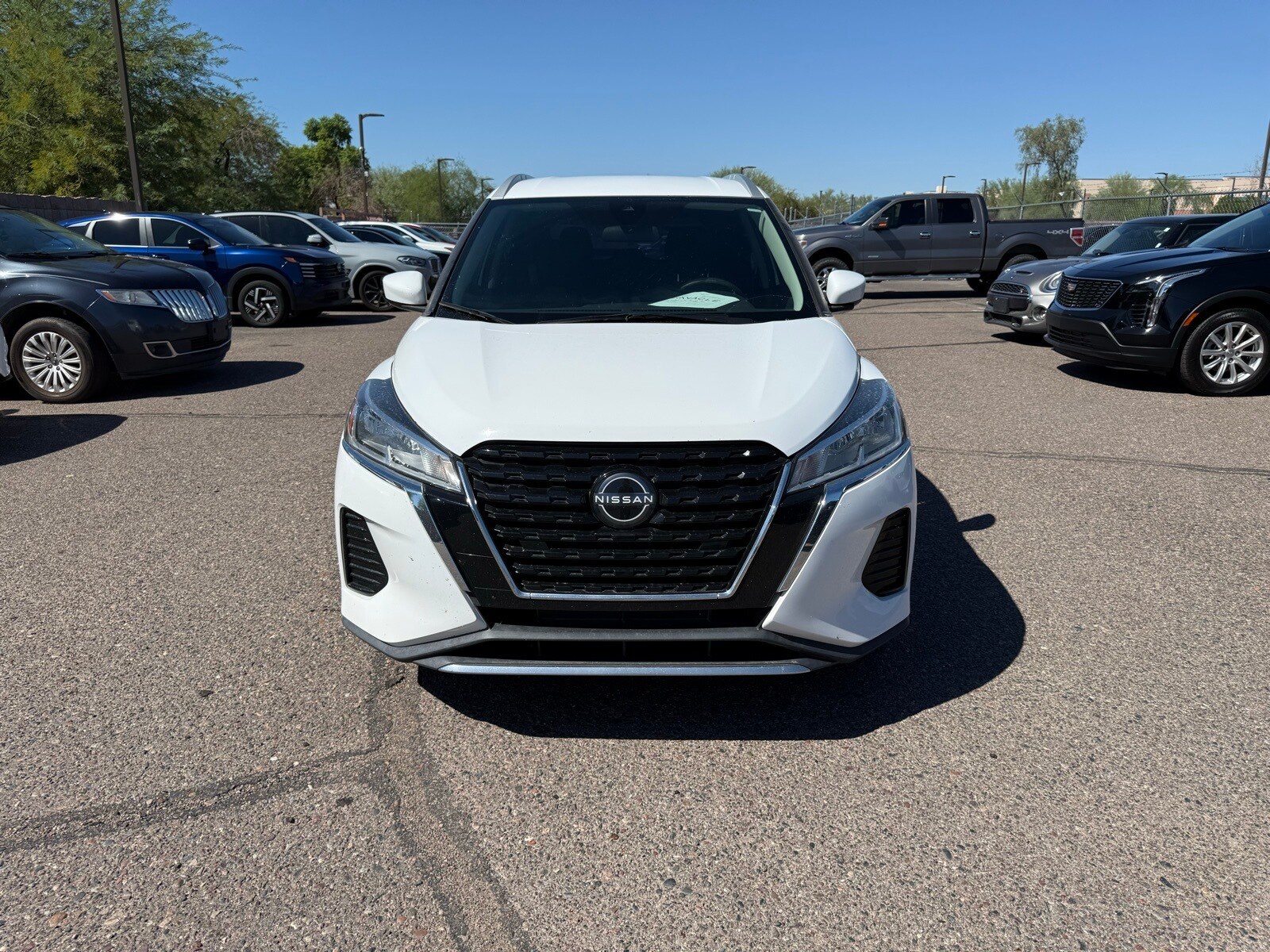 2022 Nissan Kicks SV photo 2