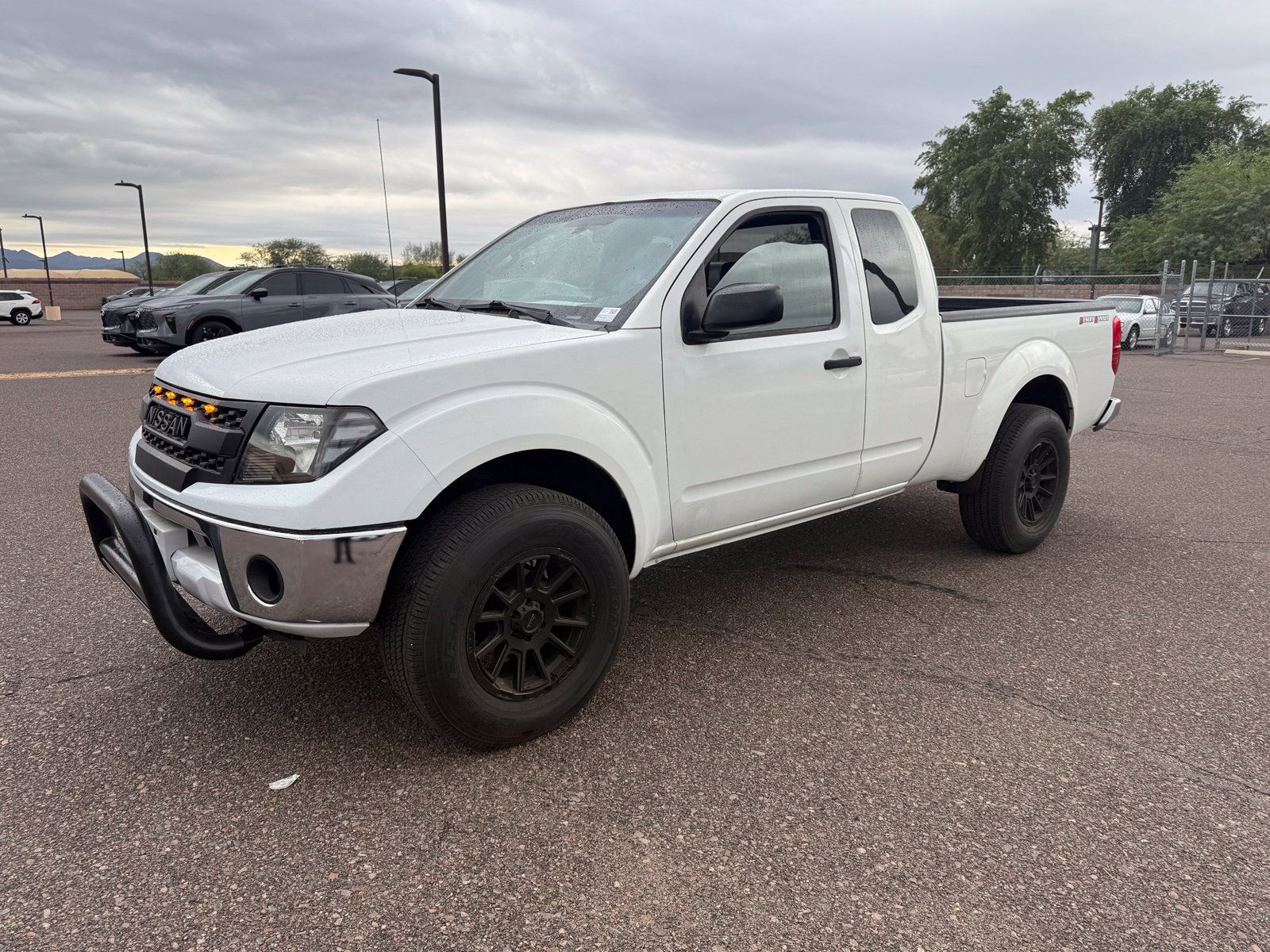 Glacier White 2016 Nissan Frontier Pickup Truck 4X2 5-Speed Automatic Overdrive