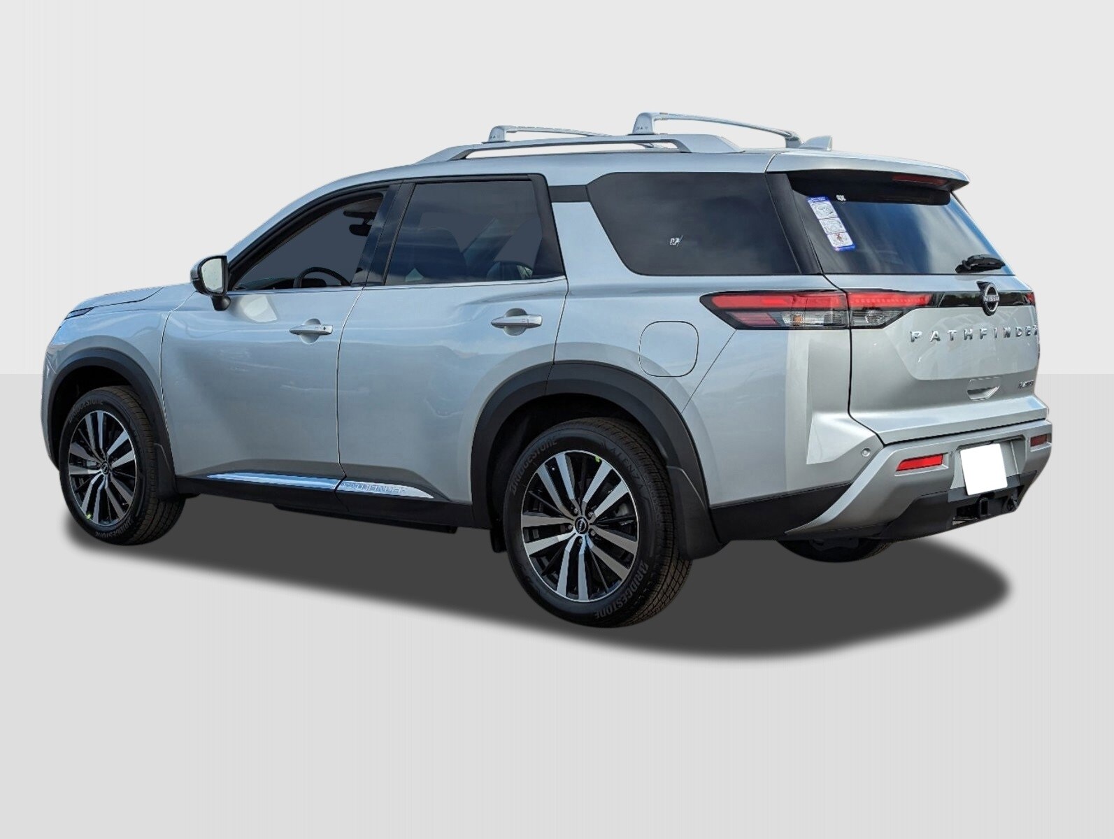 2025 Nissan Pathfinder Platinum photo 3
