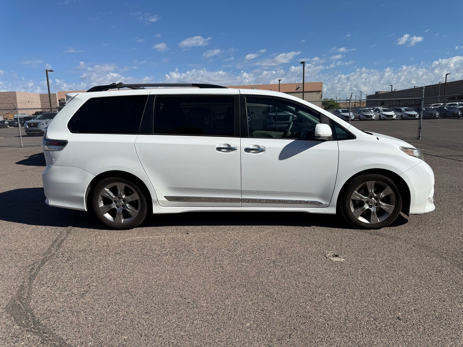 2014 Toyota Sienna SE photo 3