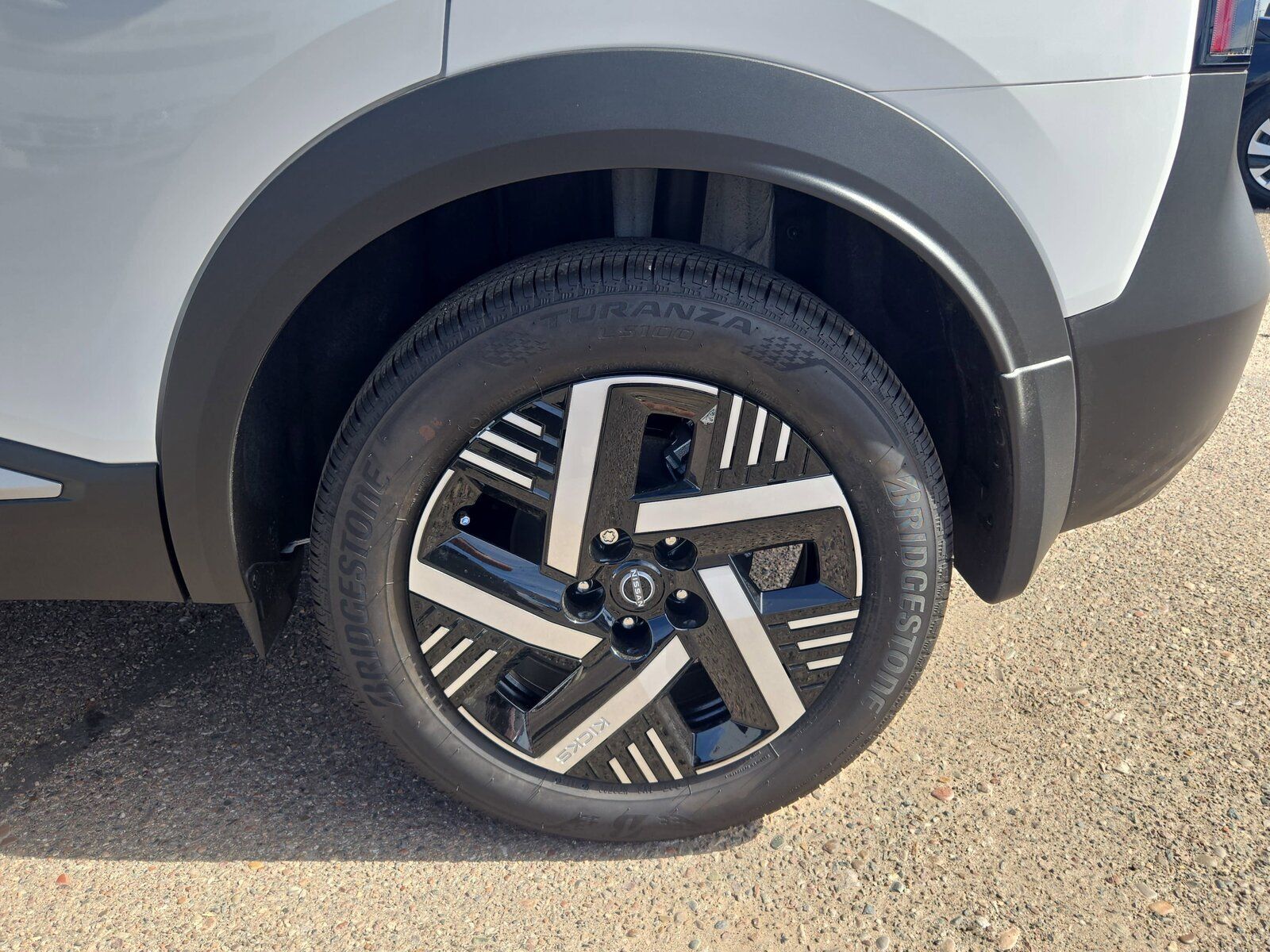 2026 Nissan KICKS SV - Photo 13