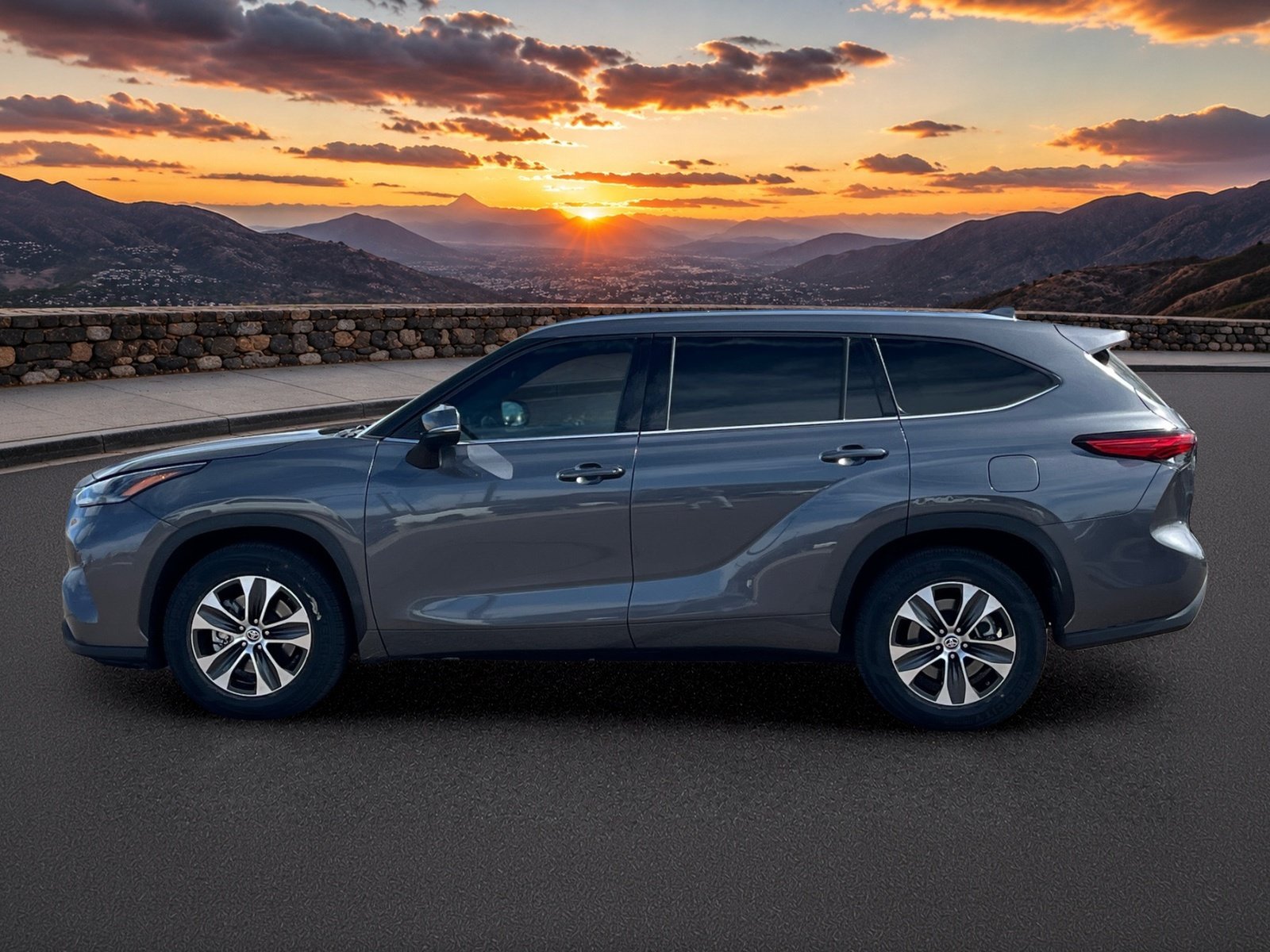 Used 2021 Toyota Highlander XLE SUV
