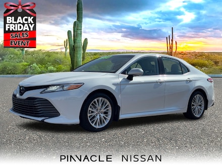 2020 Toyota Camry Hybrid XLE Sedan