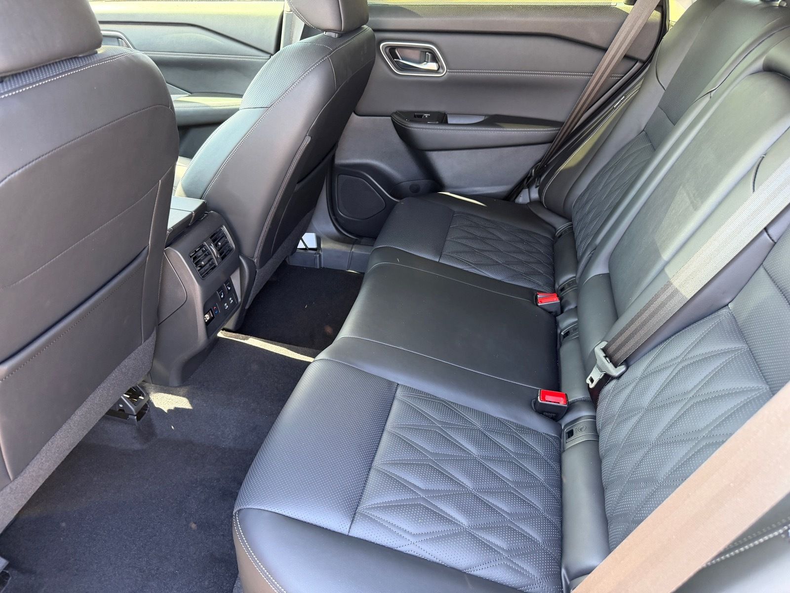 2026 Nissan Rogue Platinum - Photo 14