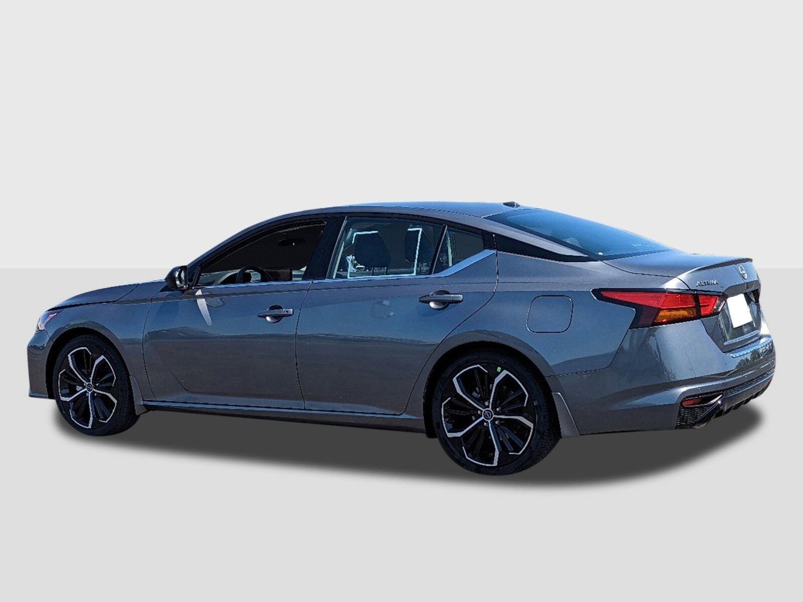 2025 Nissan Altima SR photo 3