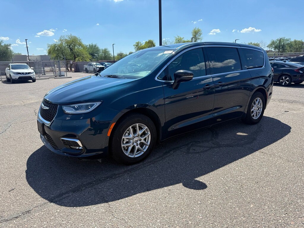Used 2025 Chrysler Pacifica Select Van Passenger Van