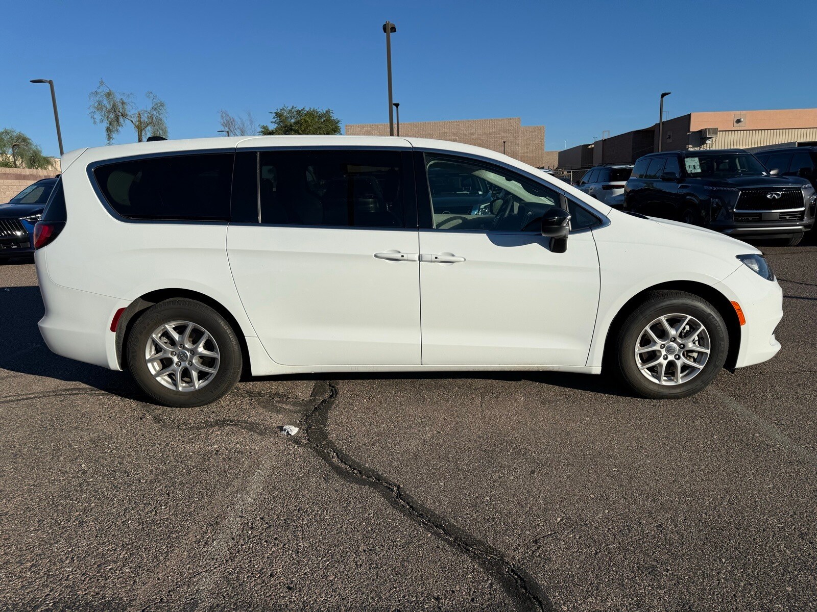 2024 Chrysler Voyager LX photo 4