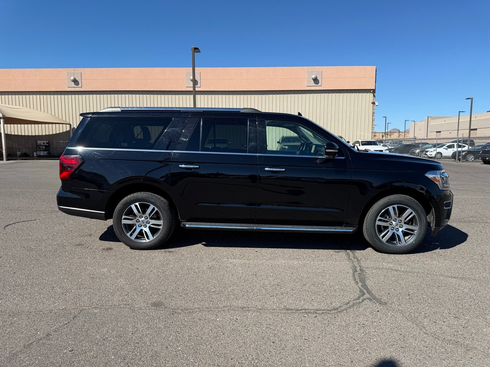 2023 Ford Expedition MAX Limited photo 4