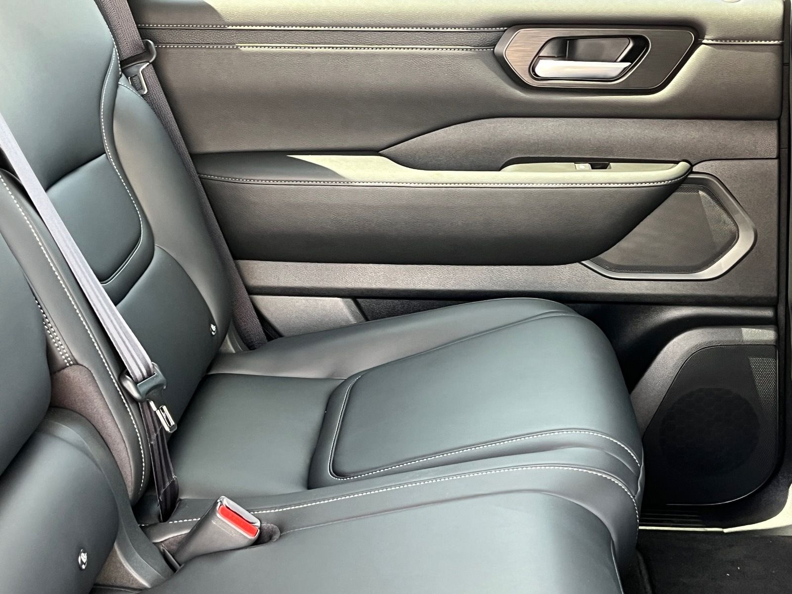 2026 Nissan Armada SV - Photo 11