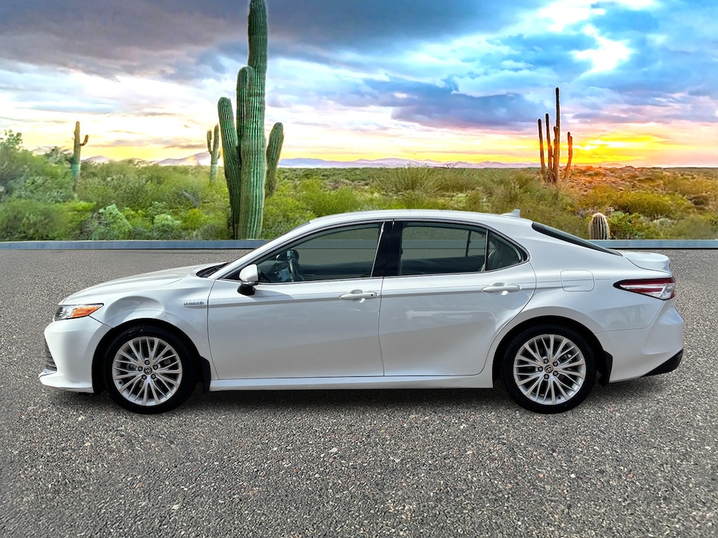 Used 2020 Toyota Camry Hybrid XLE Sedan