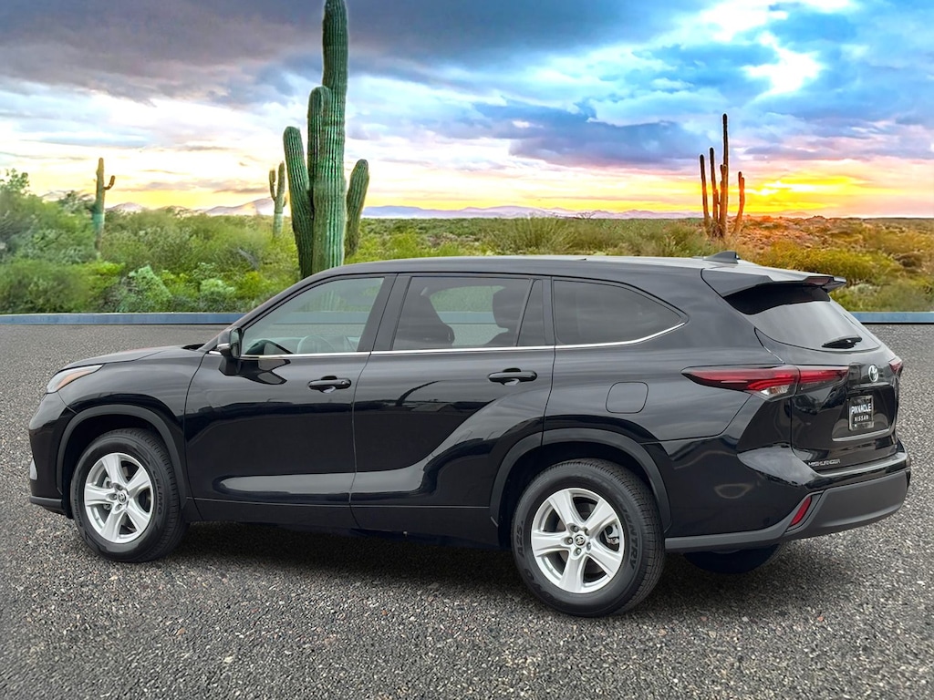 Used 2024 Toyota Highlander LE SUV