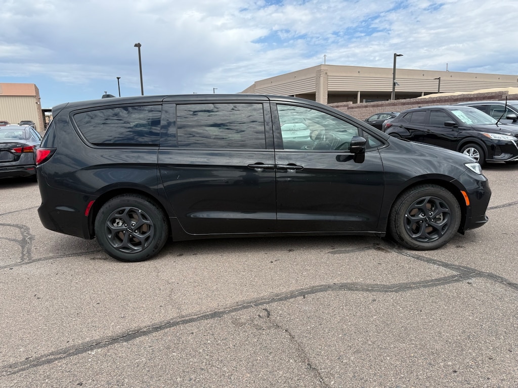 Used 2022 Chrysler Pacifica Hybrid Touring L Van Passenger Van