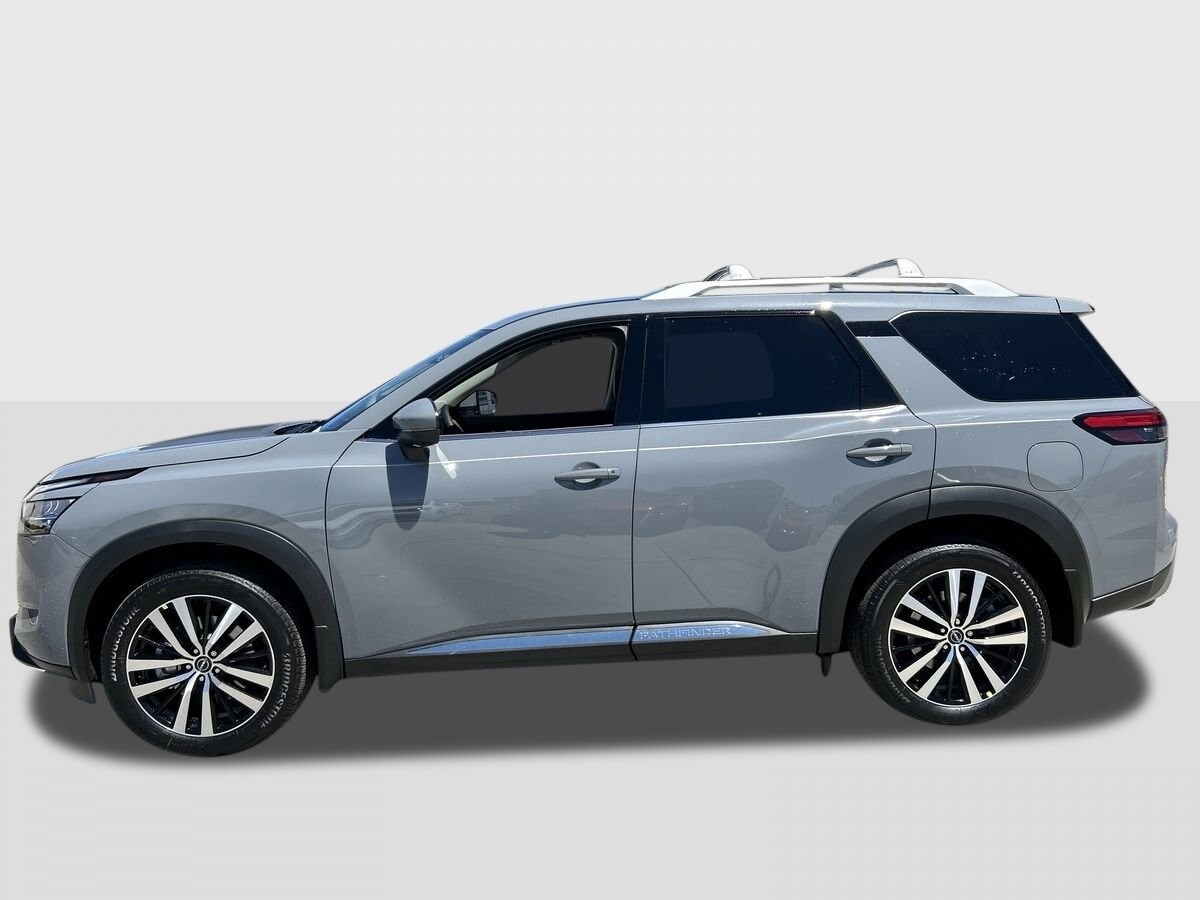 2025 Nissan Pathfinder Platinum photo 2