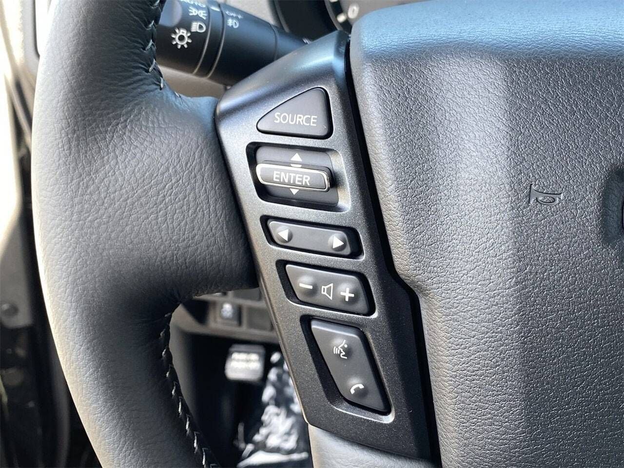 2025 Nissan Frontier SV - Photo 28
