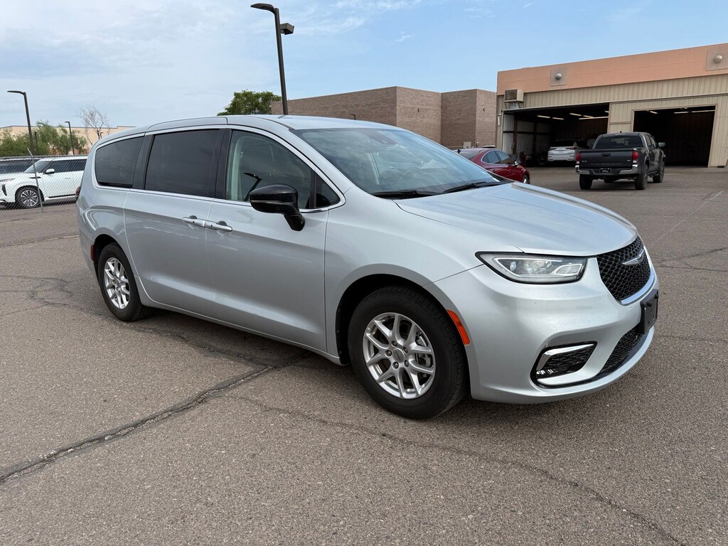 Used 2024 Chrysler Pacifica Touring L Van Passenger Van