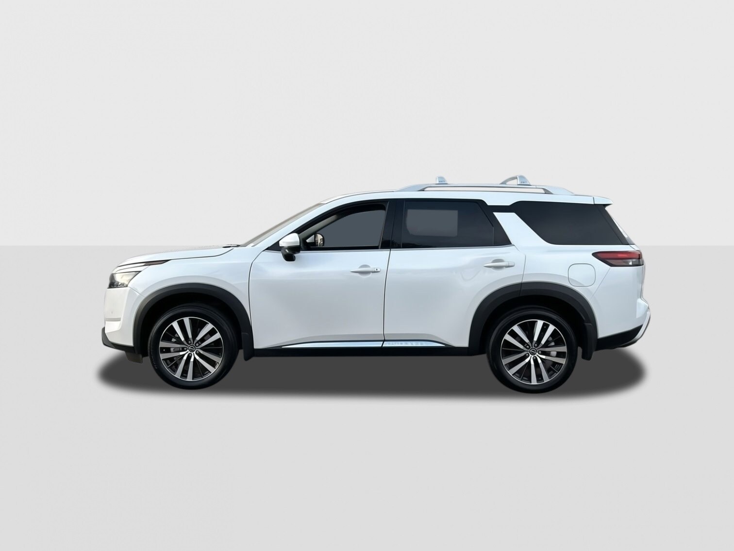 2025 Nissan Pathfinder Platinum photo 4