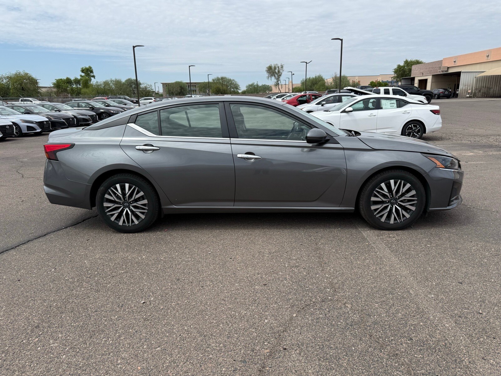 2023 Nissan Altima 2.5 SV photo 3