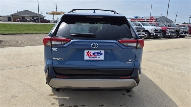 2024 Toyota RAV4 SE - Photo 6