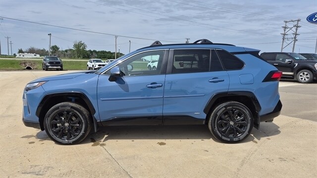 2024 Toyota RAV4 SE - Photo 8