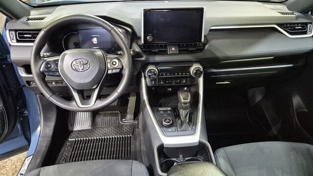 2024 Toyota RAV4 SE - Photo 13