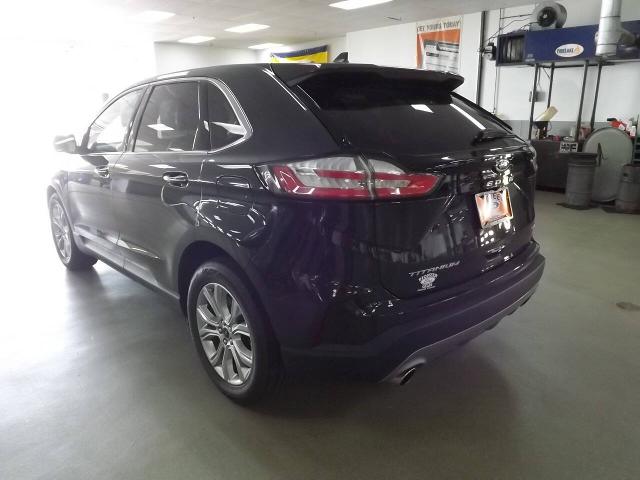 2024 Ford Edge Titanium photo 2