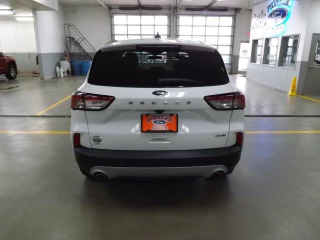 2020 Ford Escape SE photo 4