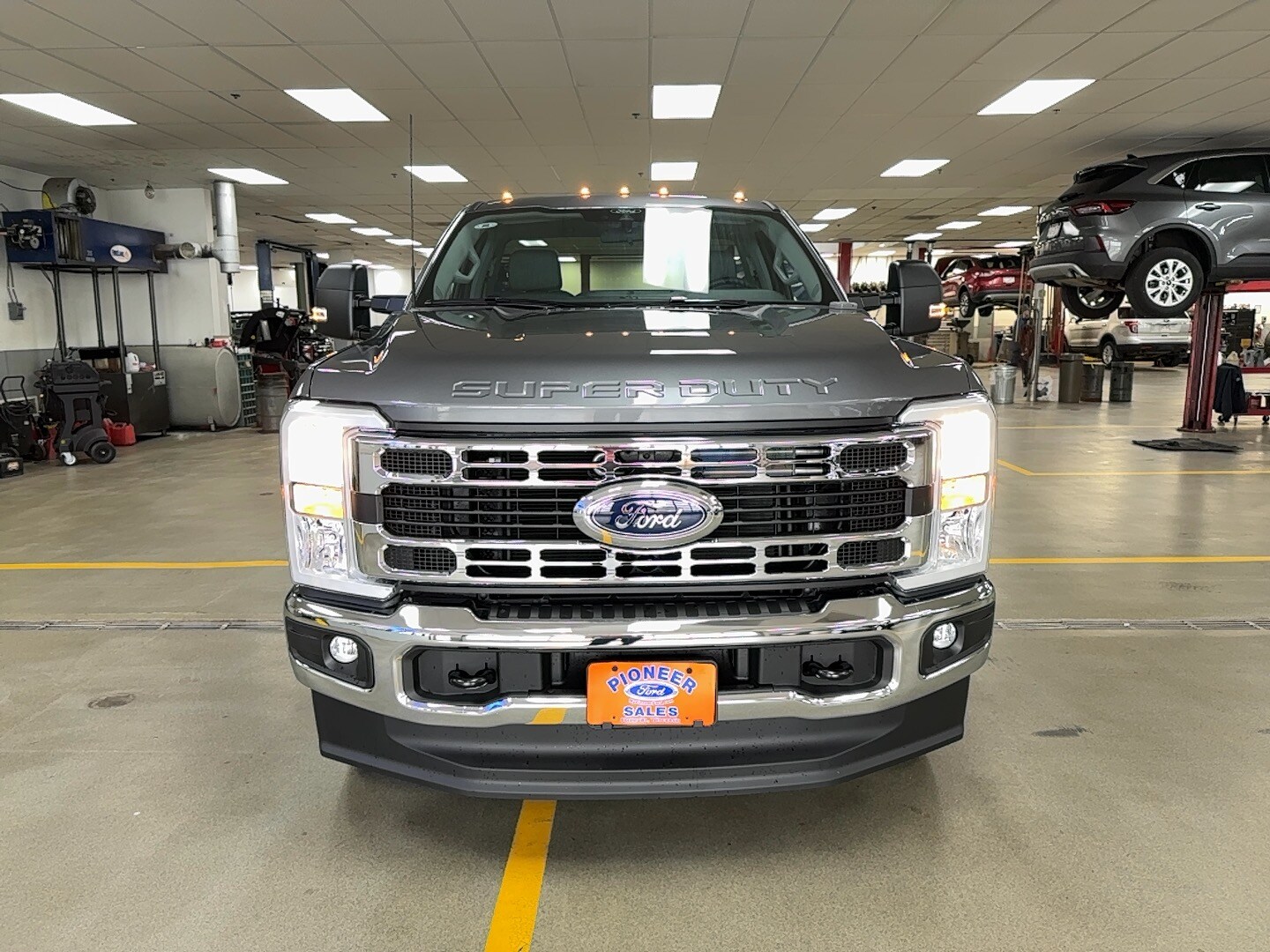 2025 Ford F-350 XLT photo 2