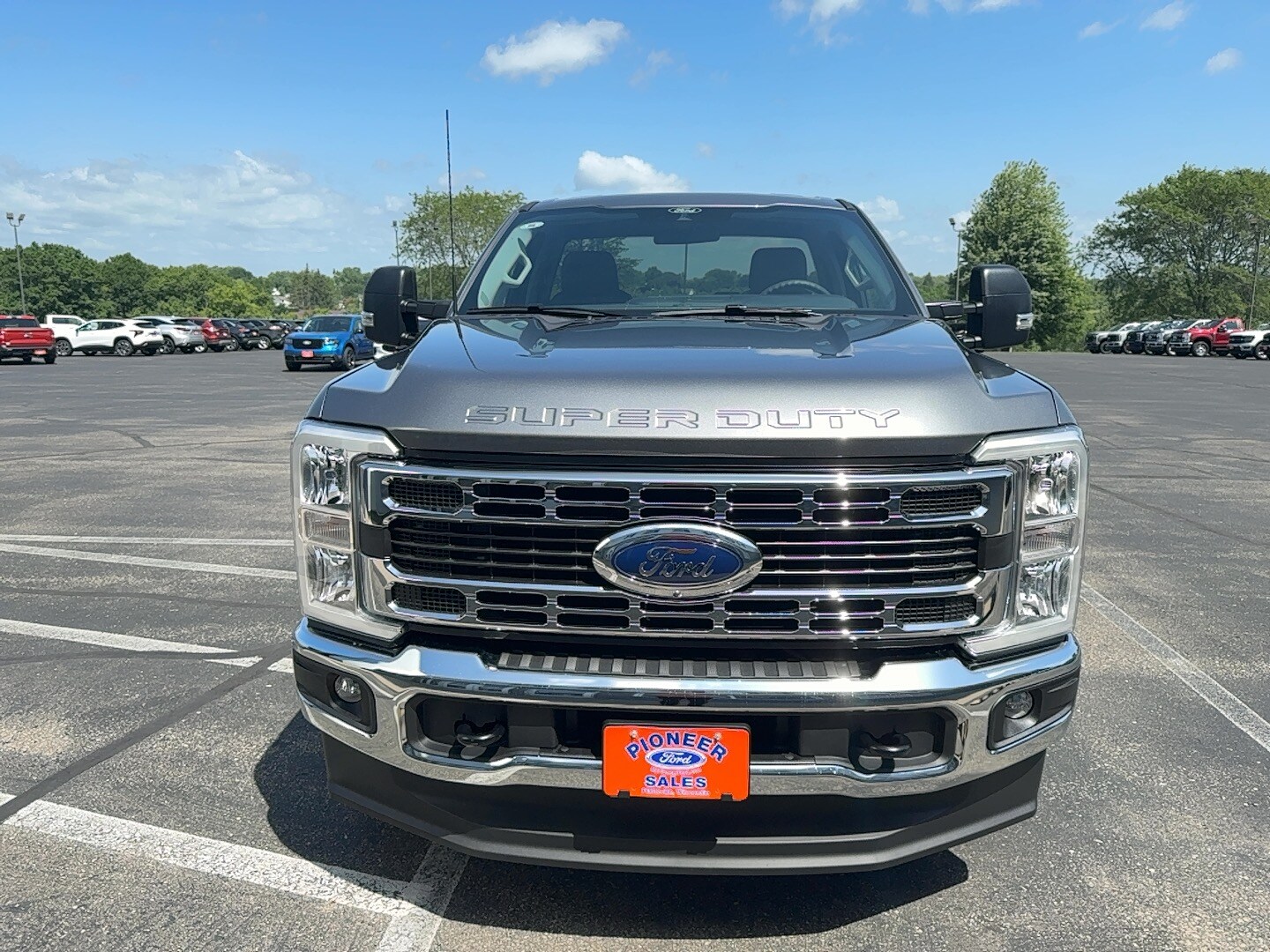 2025 Ford F-250 XLT photo 2