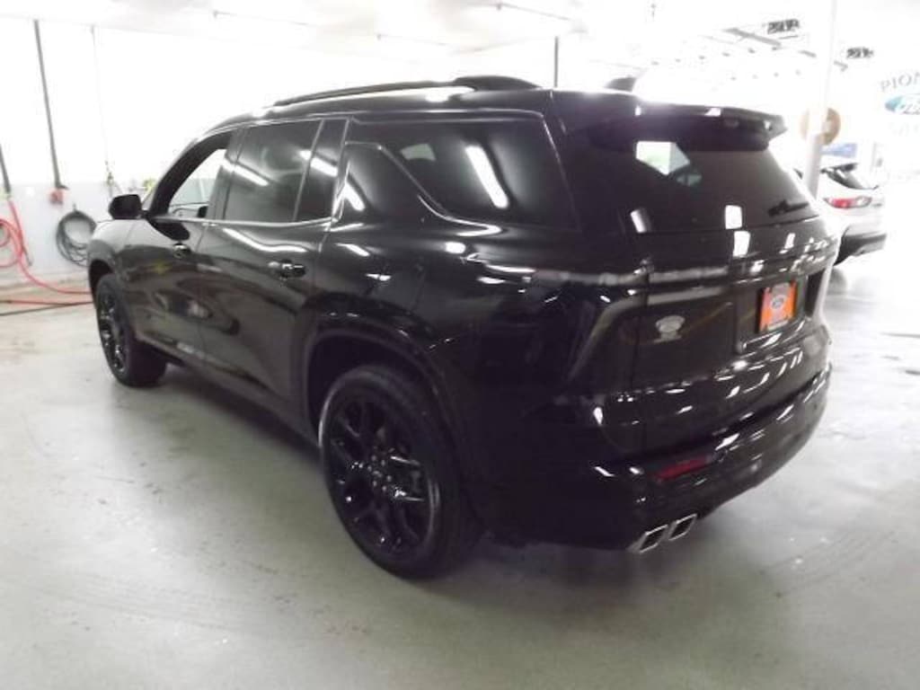 Used 2025 Chevrolet Traverse RS SUV